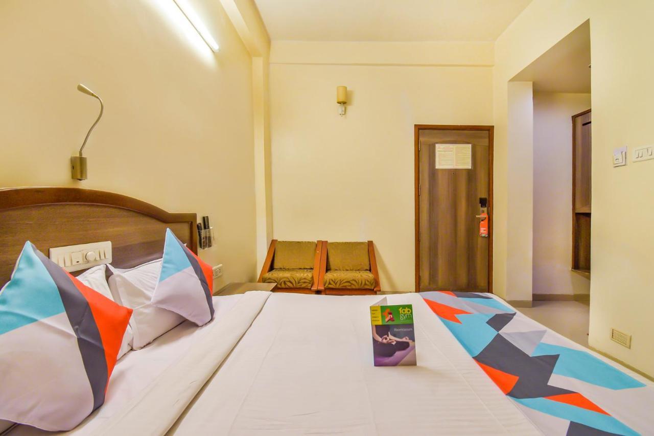 Hotel Ashiyana Poona Buitenkant foto