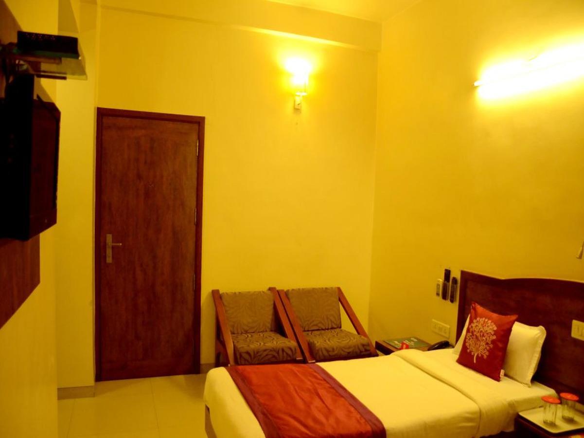 Hotel Ashiyana Poona Buitenkant foto