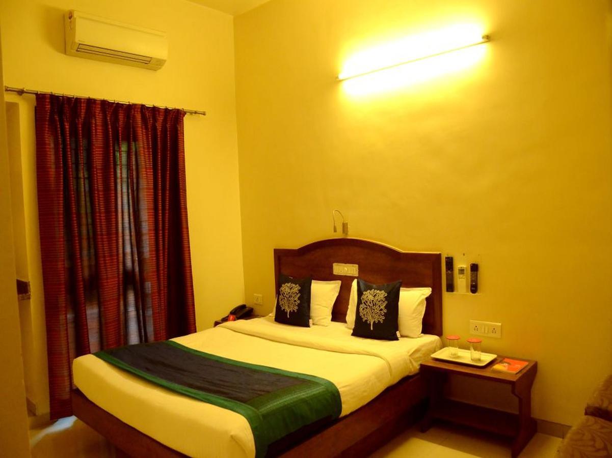 Hotel Ashiyana Poona Buitenkant foto